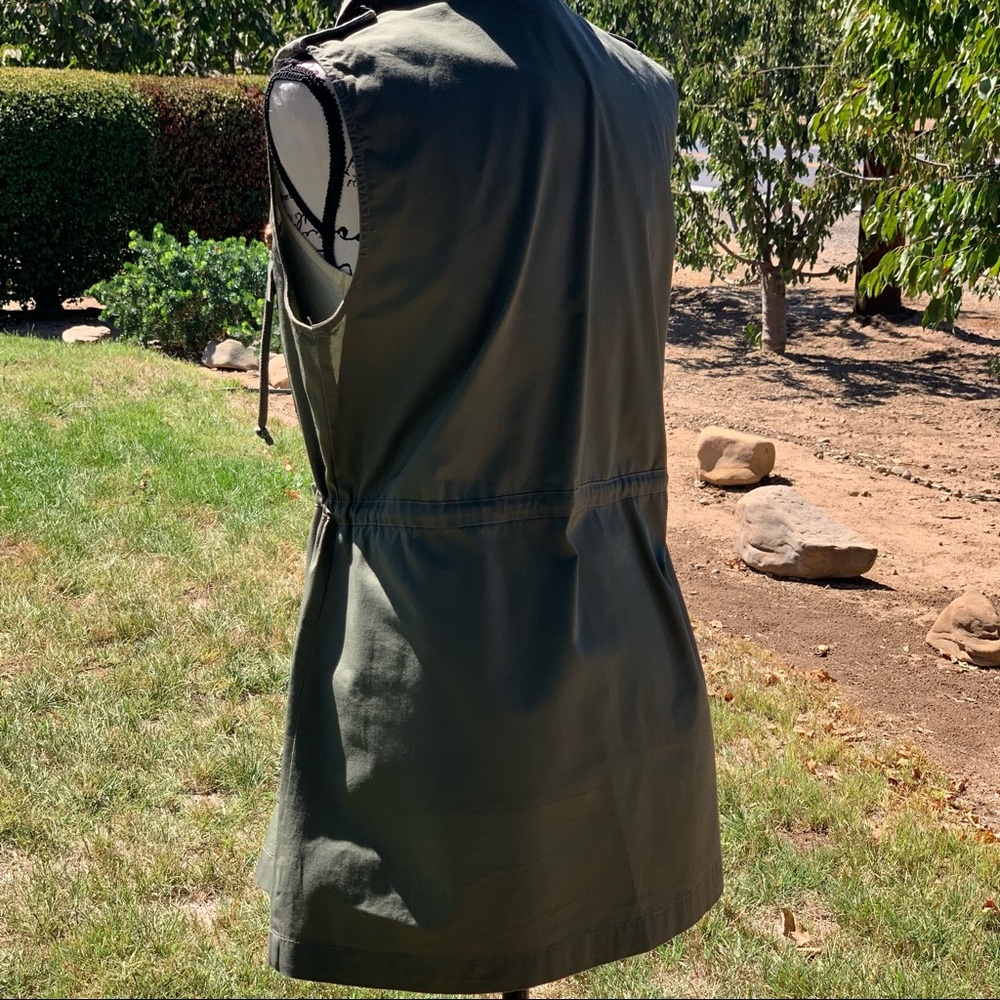 Vest - Picture 3 of 5